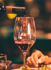 3 dicas para não errar na hora de harmonizar pratos com o seu vinho favorito
