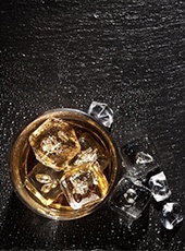 Com Gelo ou Puro: qual a melhor forma de tomar whisky?